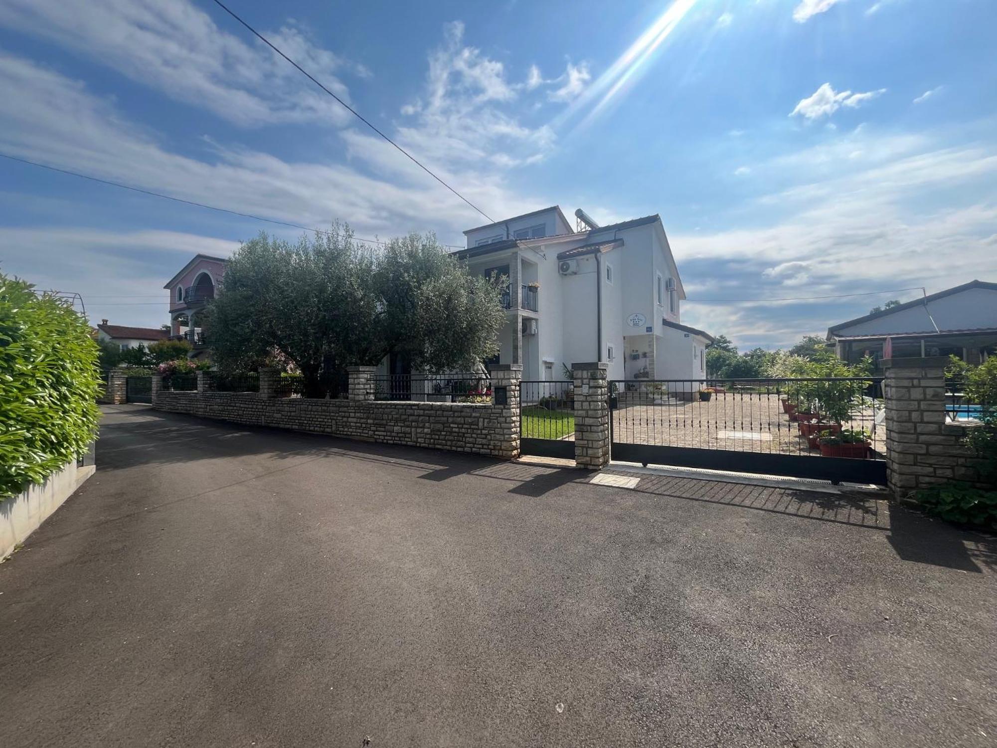 Guest House Sosi Umag Exterior foto